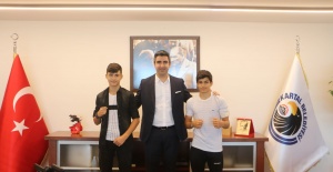 Kartallı şampiyon boksörlerden Belediye Başkanı Gökhan Yüksel'e ziyaret