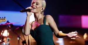 Simge Sağın, 25 bin kişiye konser verdi
