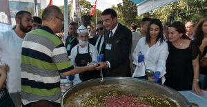 BAŞKAN AKPOLAT VATANDAŞLARA AŞURE İKRAM ETTİ!