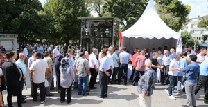 ATİLA AYDINER VATANDAŞLARA AŞURE DAĞITTI