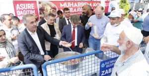 Sultangazi Belediyesi Aşure İkram Etti
