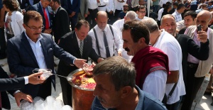 Cumhurbaşkanlığından Eyüpsultan'da Aşure İkramı