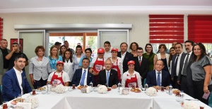 Kılıçdaroğlu Maltepe’de engellilerle üretti, çocuklarla deney yaptı