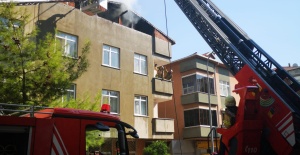 Kartal Belediyesi'nden yangında zarar gören binaya müdahale