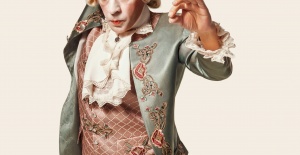 “AMADEUS MOZART” OKAN BAYÜLGEN…