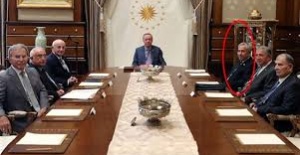 Çıkışlarıyla tepki çeken Arınç, Erdoğan'ın yanındaki yerini kaybetti