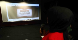 Üniversite sınavı stresini karaokeyle atıyorlar