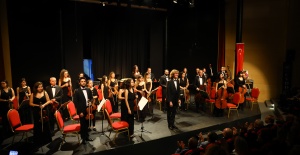 ORKESTRA TÜRKAN SAYLAN İÇİN ÇALDI