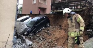 KARTAL’DA YİNE İSTİNAT DUVARI ÇÖKTÜ
