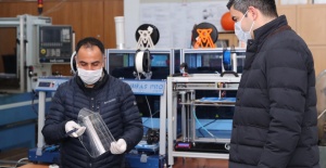 Kartallı Öğretmen ve Öğrencilerden 3D Yazıcı, Lazer Tezgâh ve Tıbbi Yüz Maskesi