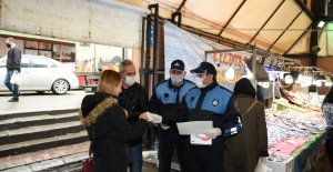 ESENYURT BELEDİYESİ ZABITA EKİPLERİNDEN PAZARLARDA MASKE VE YAŞ DENETİMİ