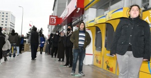 ESENYURT BELEDİYESİ’NDEN PTT ÖNÜNDE KORONAVİRÜS ÖNLEMLERİ