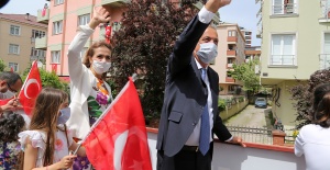19 MAYIS COŞKUSU ATAŞEHİR’DE EVLERDEN TAŞTI