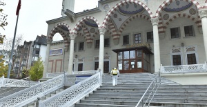 ESENYURT BELEDİYESİ İBADETHANELERİ DEZENFEKTE EDİYOR