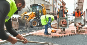 ESENYURT’TA BOZUK YOL VE KALDIRIMLAR YENİLENMEYE DEVAM EDİYOR
