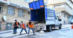 ESENYURT'TA BUZLANMAYA KARŞI ÇALIŞMALAR DEVAM EDİYOR