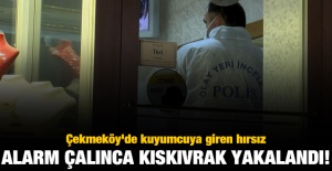 Kuyumcuya giren hırsızı alarm yakalattı