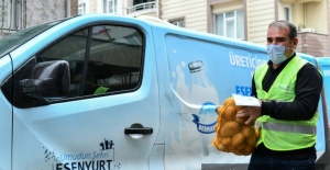 Çitfçinin elinde kalan patates vatandaşa ücretsiz ulaştırıldı
