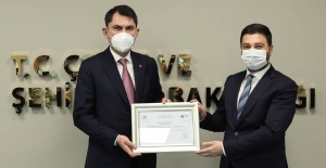 Bakan KURUM Başkan ÖZTEKİN'e sıfır atık belgesi'ni takdim etti