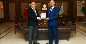 Filistin Büyükelçisi Dr. Faed Mustafa, Başkan Lokman Çağırıcı’yı ziyaret etti