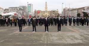 Gaziler, genç bisikletçilerin Çanakkale’den getirdikleri toprakla ağaç dikti