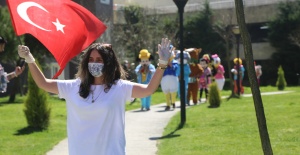 23 Nisan coşkusu Maltepe sokaklarına taştı