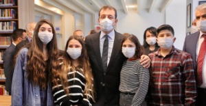 İMAMOĞLU’NDAN AHMET ARİF ŞİİRİYLE DAYANIŞMA MESAJI: “DAYAN KİTAP İLE, İŞ İLE, UMUT İLE, SEVDA İLE, DÜŞ İLE…”