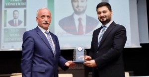 Yılın En İyi Yerel Yöneticisi ödülü Öztekin’e