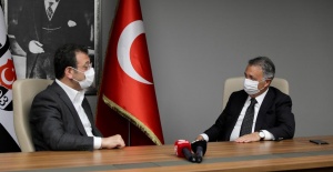 İmamoğlu’ndan Çebi’ye çifte kupa tebriği