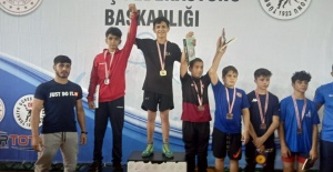 Bağcılarlı sporcu güreşte Türkiye birincisi oldu