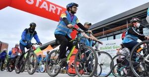 Bisikletseverler Beylikdüzü’nde pedallıyor