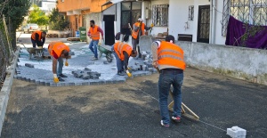 Maltepe’de bozuk yola geçit yok