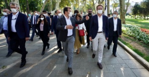 İmamoğlu, AB Büyükelçisi ile yürüdü