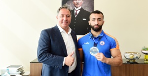 İBB’nin dünya ikincisi sporcusu