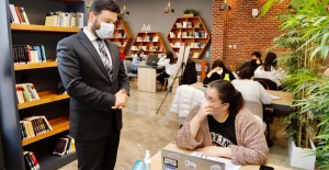 Öğrenciler kafede değil kıraathanede buluşuyor
