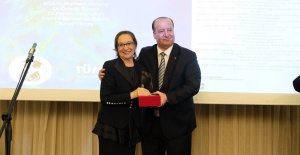 Cam Tavanı Delen Kadınlar İle Emeğe Saygı Duruşu