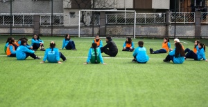 ESENYURT’TA KIZ ÇOCUKLARINA ÖZEL FUTBOL KURSU