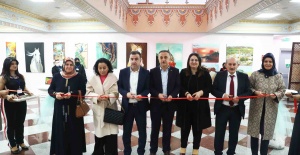 Kadınlar resimleriyle baharı getirdi