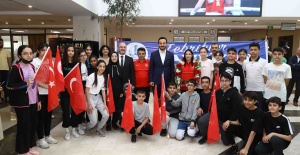 Dünya şampiyonuna sürpriz karşılama