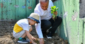Esenyurtlu Minikler Fide Dikti