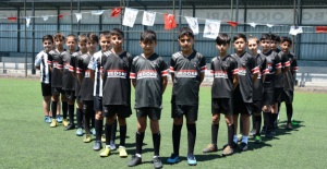 Ispartakule Beşiktaş Futbol Okulu Çalışmalarına Devam Ediyor