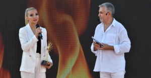 MESLEKİ ÖDÜLLERİN HEPSİNİ ALDI