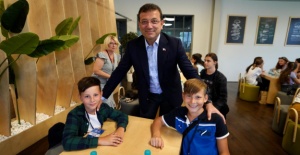 BAŞKAN İMAMOĞLU GENÇ UKRAYNALILARI AĞIRLADI