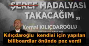 Kılıçdaroğlu kendisi için yapılan billboardlar önünde poz verdi