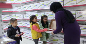 Ataşehir Belediyesi’nden  öğrenciler kırtasiye desteği verdi