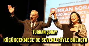 TÜRKAN ŞORAY KÜÇÜKÇEKMECE’DE SEVENLERİYLE BULUŞTU